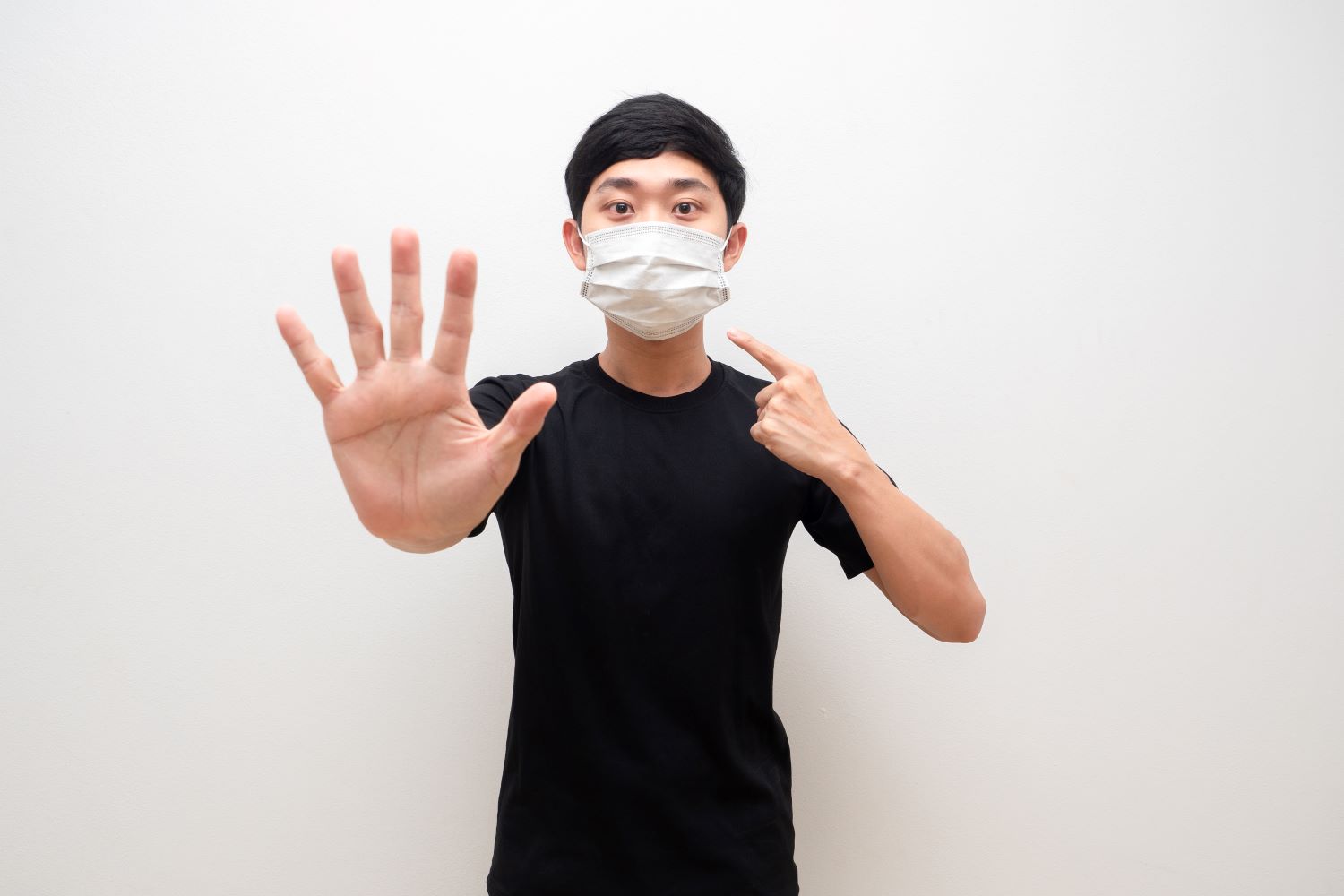 Pria Gunakan Masker