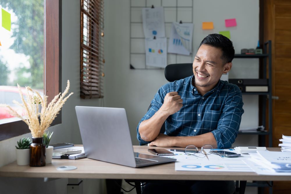 Pria Berhasil dalam Bekerja