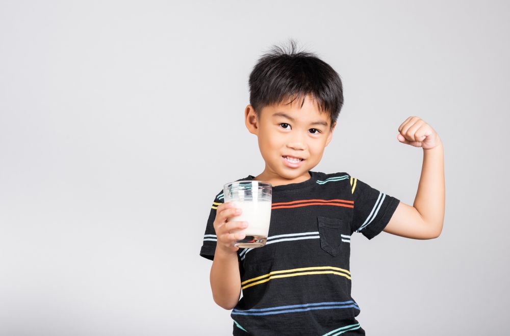 Ilustrasi Anak Minum Susu