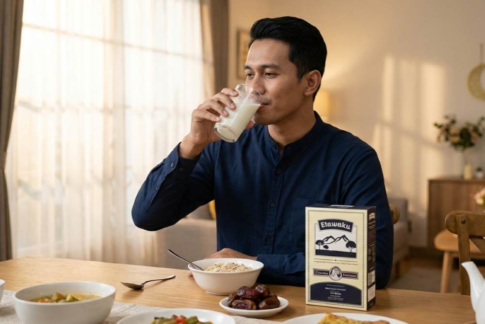 (Ilustrasi seseorang mengonsumsi susu Etawaku Platinum, Sumber: AI Google Gemini)